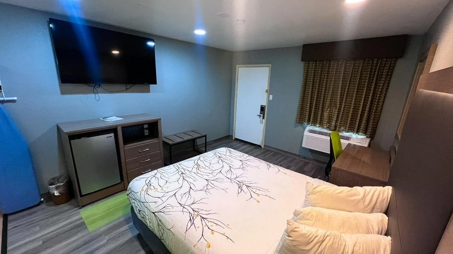 Queen Room Room 1 