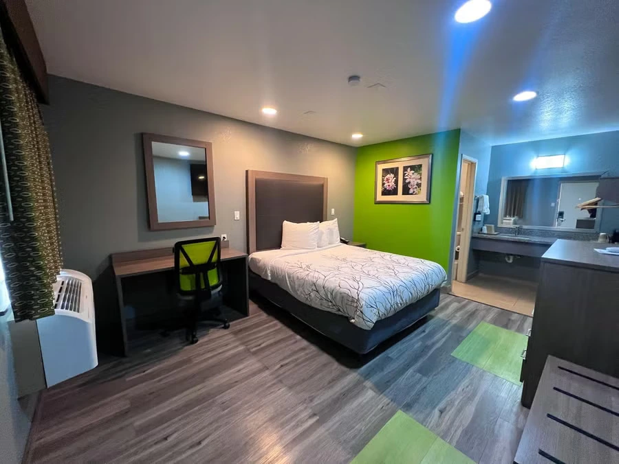 Queen Room Room 2 