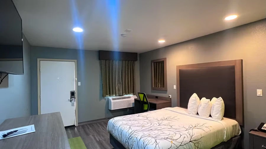 Queen Room Room 3 
