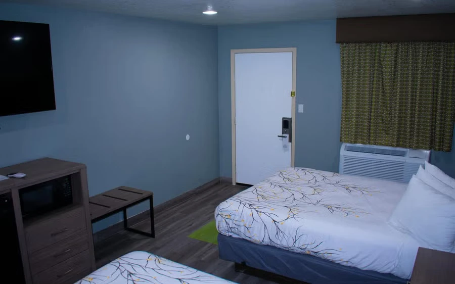 Queen Room with Two Queen Beds Room 3 