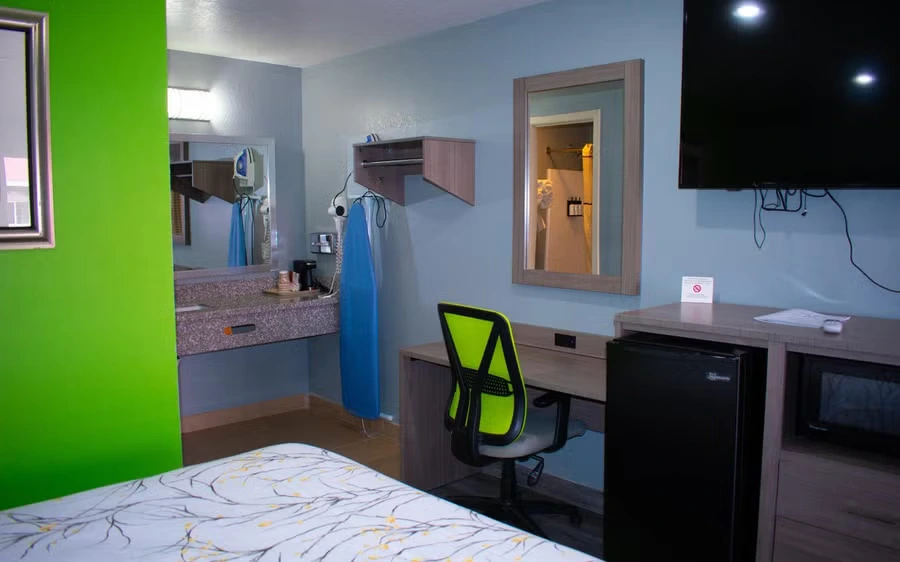 Queen Room with Two Queen Beds Room 5 